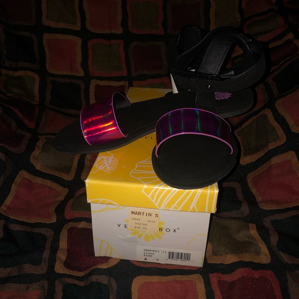 Yellow Box sandals - Picture 2 of 3